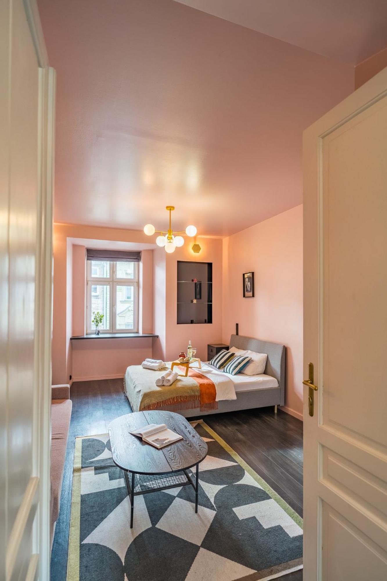 Apartament Wrzesinska - Balcony, Workspace, Location - By Rentujemy *