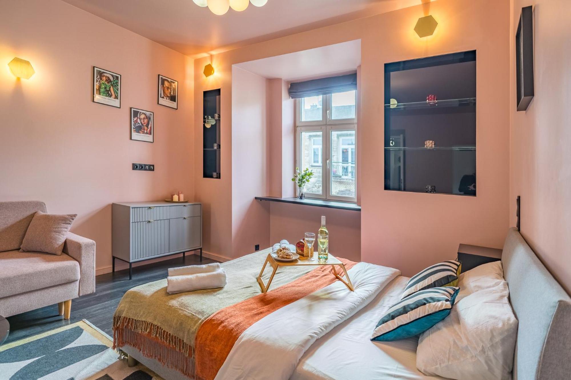 Apartament Wrzesinska - Balcony, Workspace, Location - By Rentujemy