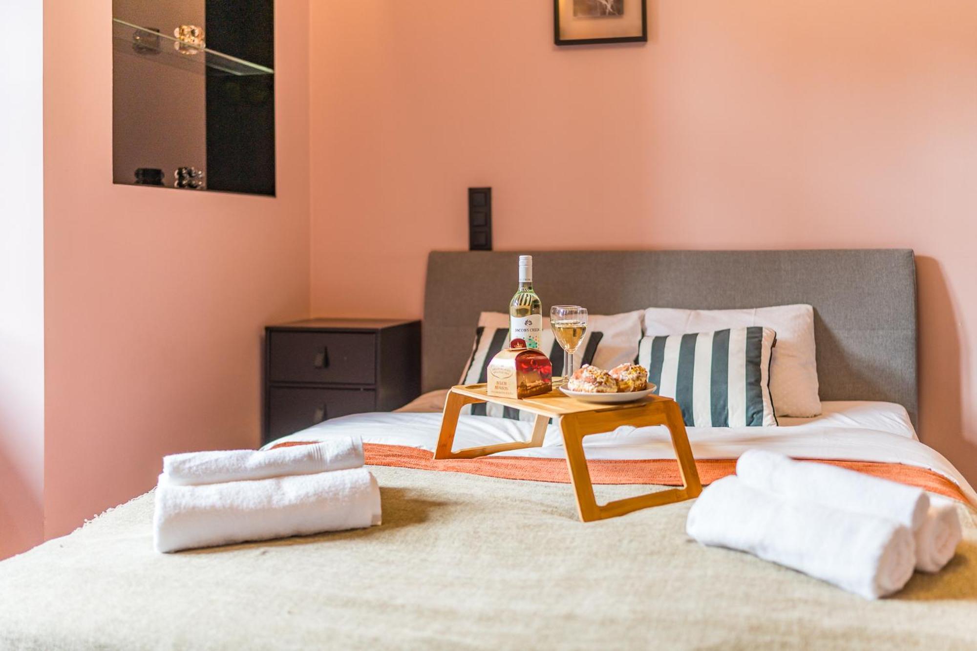Apartment Wrzesinska - Balcony, Workspace, Location - By Rentujemy Krakow
