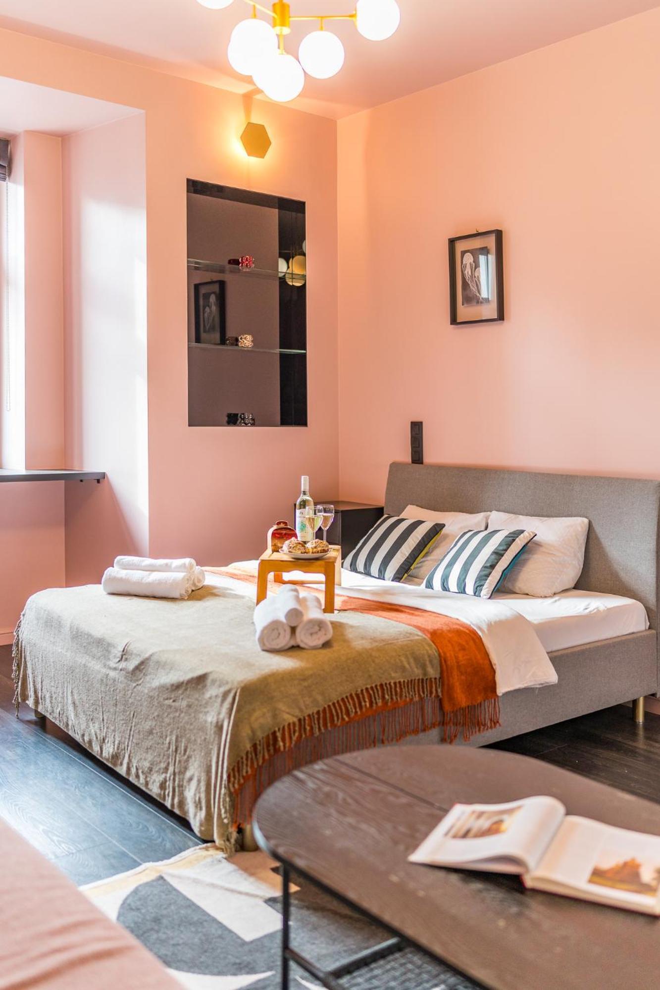 Apartment Wrzesinska - Balcony, Workspace, Location - By Rentujemy Krakow
