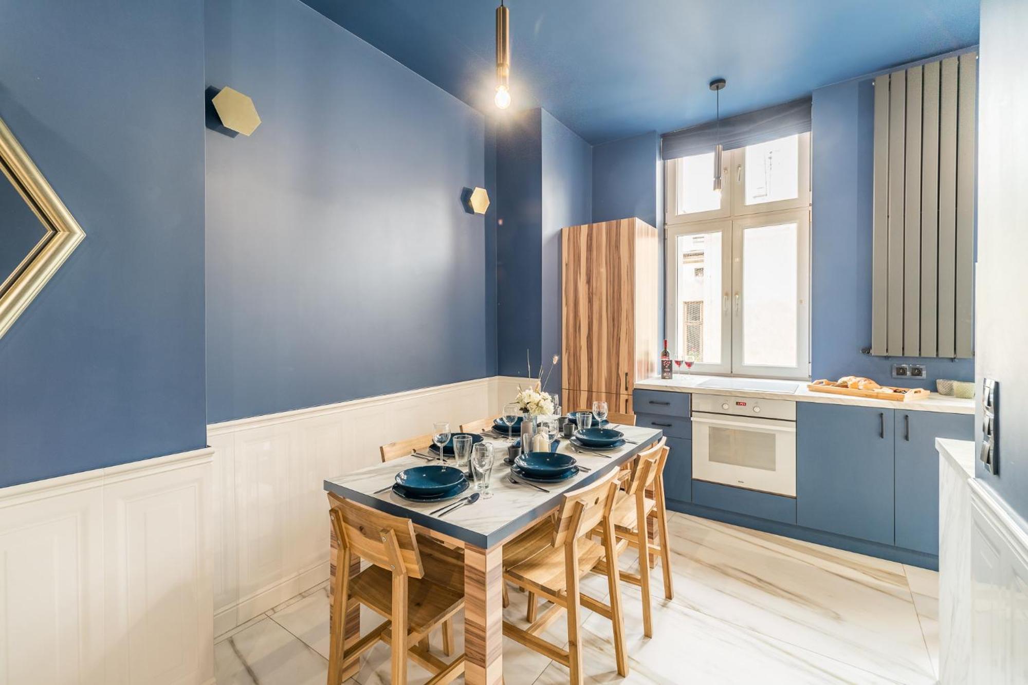 Apartment Wrzesinska - Balcony, Workspace, Location - By Rentujemy Krakow