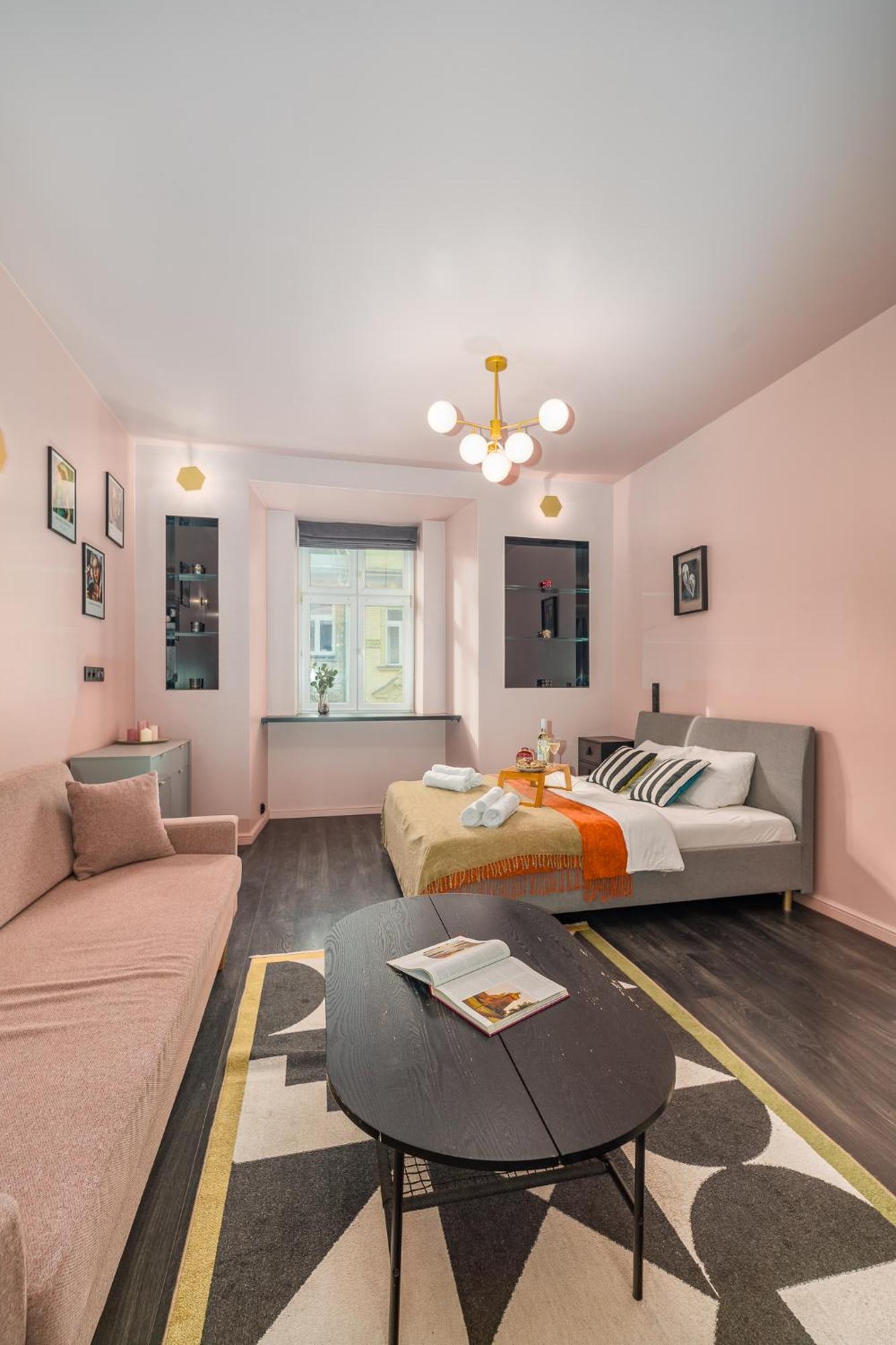 Apartment Wrzesinska - Balcony, Workspace, Location - By Rentujemy Krakow