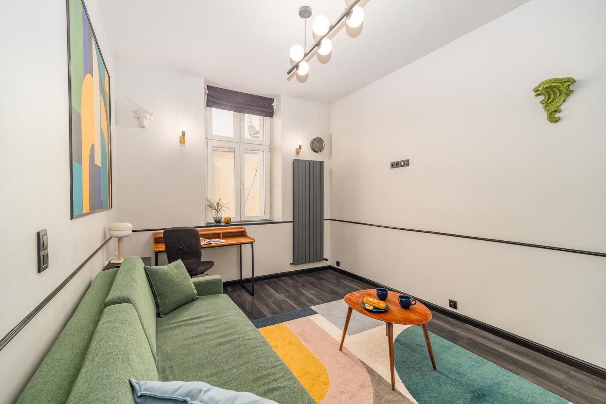Apartment Wrzesinska - Balcony, Workspace, Location - By Rentujemy